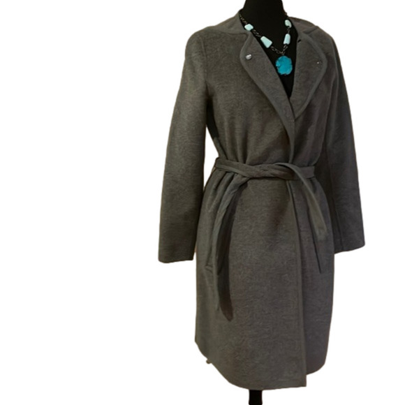ELIE Tahari softest double faced wool grey coat with pockets and tie belt. EUC